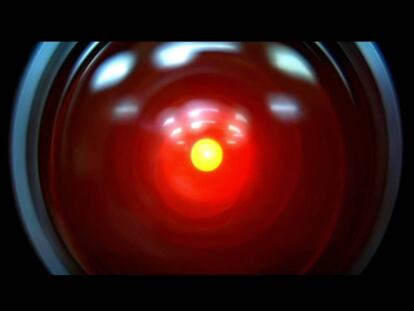 El ojo de HAL 9000, el ordenador protagonista de la pel&iacute;cula &#039;2001: una odisea del espacio&#039; que exhib&iacute;a capacidades de reconocimiento de voz, reconocimiento facial y procesamiento de lenguaje.