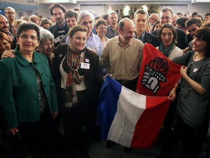 Alfredo Pérez Rubalcaba celebra en Ferraz la victoria del socialista Hollande. 