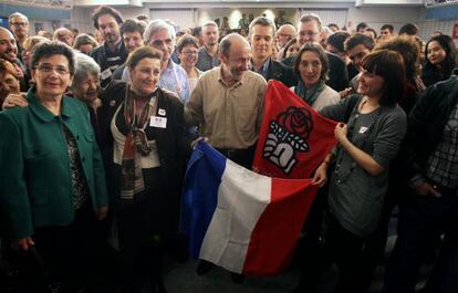 Alfredo Pérez Rubalcaba celebra en Ferraz la victoria del socialista Hollande. 