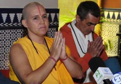 Tara Shakti, a la izquierda, y Shiva Shankara, durante su comparecencia para dar su versión sobre los hechos denunciados.