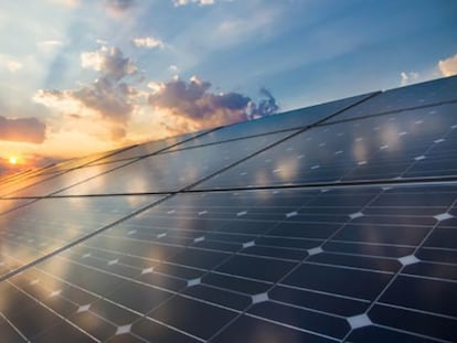 Este panel solar aprovecha también la lluvia para crear electricidad