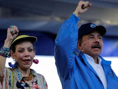 El presidente de Nicaragua Daniel Ortega y su esposa Rosario Murillo durante un acto publico en 2018.