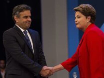 La mandataria y candidata a la Presidencia por el Partido de los Trabajadores (PT), Dilma Rousseff (d), y el opositor del Partido de la Social Democracia Brasile&ntilde;a (PSDB), A&eacute;cio Neves 