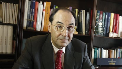 El exlíder del PP de Cataluña Alejo Vidal-Quadras de 78 años recibió ayer un disparo en una calle de Madrid por parte de un desconocido que se dio a la fuga.  El también exeurodiputado ‘popular’ estaba consciente cuando fue trasladado a un hospital. Vidal-Quadras fue presidente del PP de Cataluña desde 1991 a 1996 y fue apartado por la dirección nacional del partido tras el Pacto del Majestic con CiU. En 2014 fue presidente de Vox, formación queabandonó en 2015.
