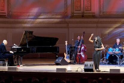 Chucho Valdés, at the piano, and Concha Buika performing in Carnegie Hall on Saturday night.