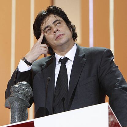 Benicio del Toro, con su galardón al mejor actor protagonista por <i>Che</i>, el argentino.