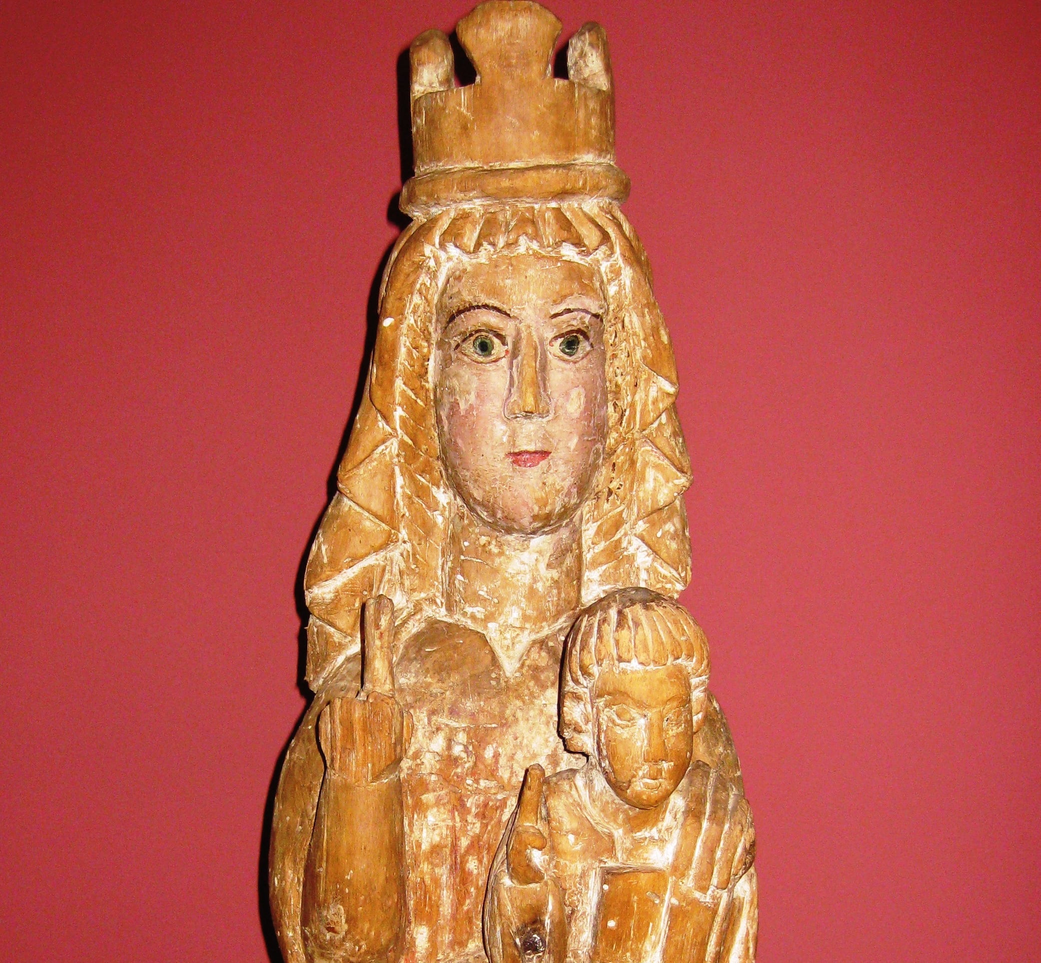 Talla de la Virgen de Sopeña rescatada por Juan Antonio Gaya.