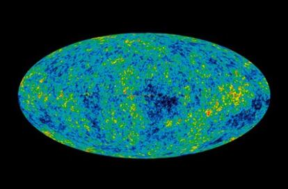 Imagen del universo primitivo elaborada a partir de los datos del observatorio 'Wmap'  en que se aprecian las minúsculas variaciones de temperatura que dieron origen a los conjuntos de galaxias posteriores