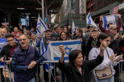 Pro-Israel demonstrators protest in Times Square on the second day of the ongoing conflict between Israel and Hamas, in Manhattan in New York City, U.S., October 8, 2023.