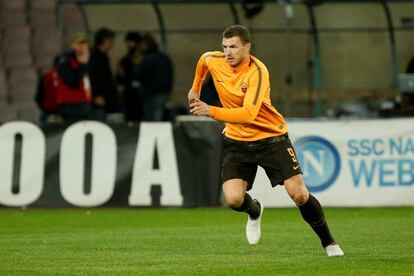 Dzeko, antes del partido ante el Nápoles.