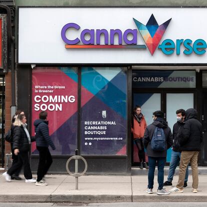 A soon-to-open cannabis store on Queen Street West in Toronto, March 26, 2022. The recent canabis retail boom has filled some of the gaps that arose as businesses have closed or relocated during the pandemic.,Image: 684054710, License: Rights-managed, Restrictions: , Model Release: no, Credit line: IAN WILLMS / New York Times / ContactoPhoto