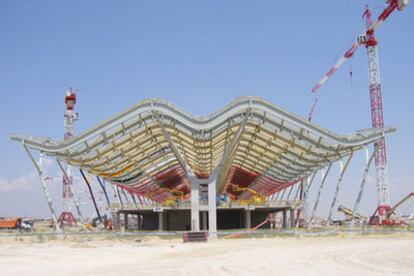 Obras de la nueva terminal del aeropuerto de Barajas (Madrid), en noviembre de 2002.