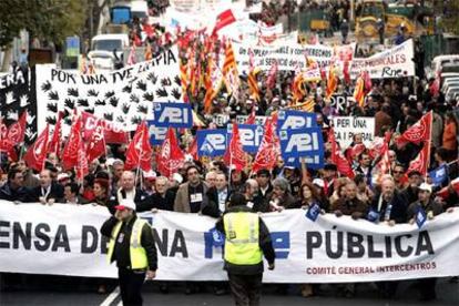 Cabecera de la manifestación celebrada en Madrid en defensa de la radiotelevisión pública.