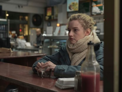 Julia Garner en 'The Assistant'.