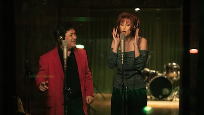 Secun de la Rosa e Ingrid García-Jonsson, como Leonardo Dantés y Tamara en el segundo episodio de 'Superestar'.