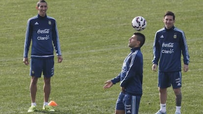 La selección argentina entrena antes de jugar la semifinal contra Paraguay.