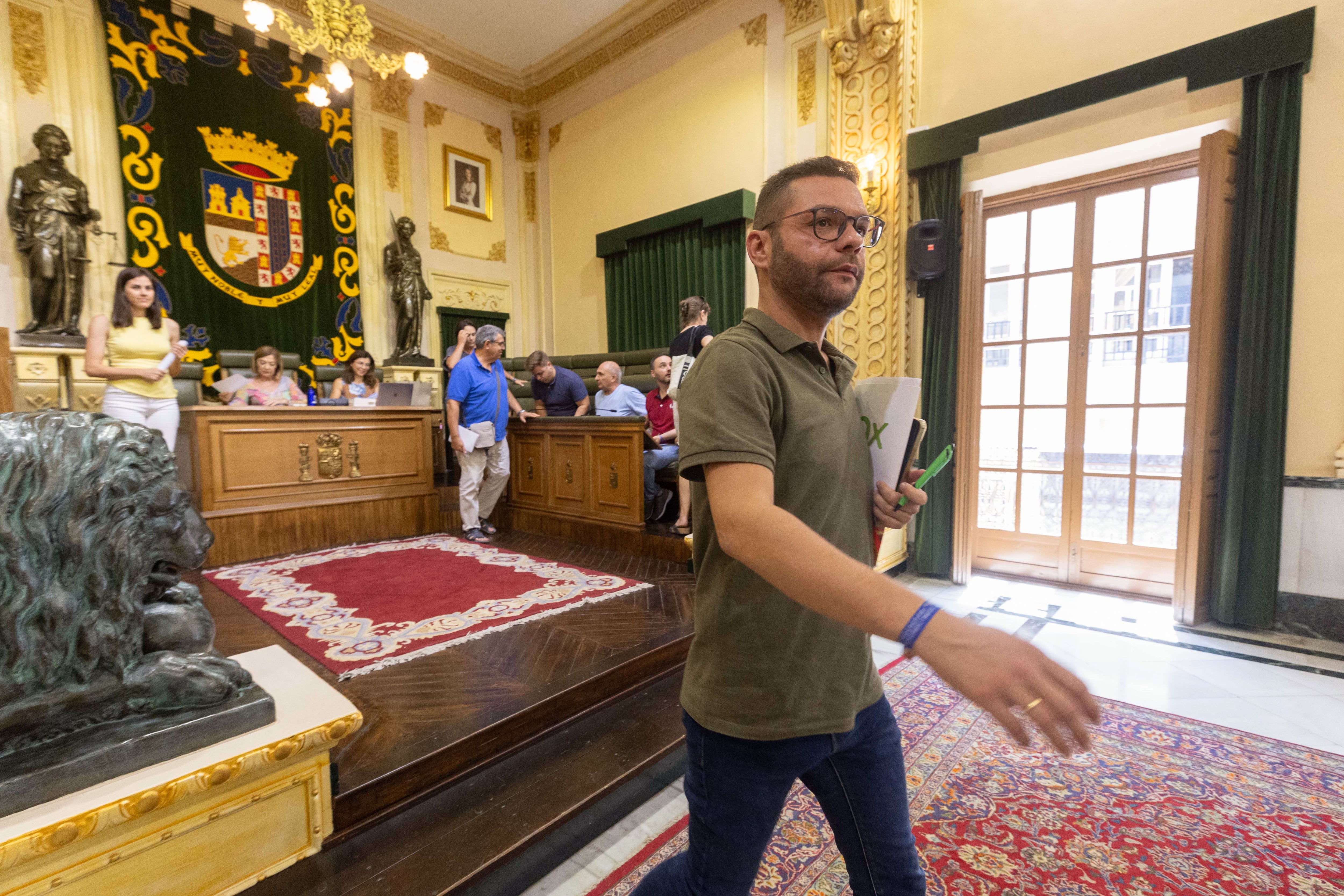 Vox al PP en el tenso pleno que aprobó impedir las fiestas musulmanas en Jumilla: “Objetivo cumplido”