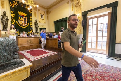 El concejal de Vox en Jumilla, Juan Agustín, durante el pleno de este viernes.