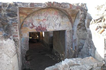 Entrada a la Ermita de San Jorge o del Salvador (Cáceres).