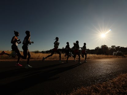 Varias atletas compiten en la maratón femenina de los Mundiales de Atletismo de Oregon22 en Eugene (Estados Unidos).