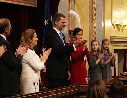 El rey Felipe VI es aplaudido en el Congreso de los Diputados.