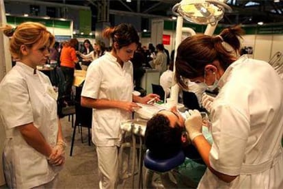 Muestra de actividades higiénicas en el I Salón de la Ocupación de L'Hospitalet.