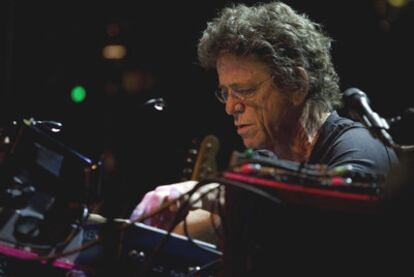 Lou Reed, en un momento de su concierto en Palma en torno al álbum <i>Metal machine music.</i>