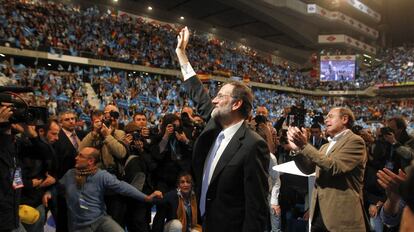 Mariano Rajoy en el mitin de cierre de campaña de las elecciones legislativas de 2011 en el Palacio de los Deportes de Madrid.