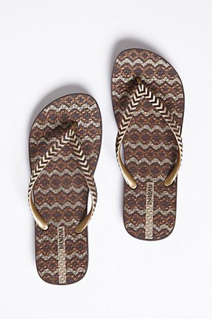 Chancla en tonos marrones de Free People (19,55 euros).