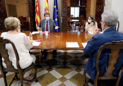 El presidente de la Generalitat, Ximo Puig, mantiene una reunión de trabajo para la presentación del plan de choque en salud mental dirigido a niños, niñas y jóvenes de la Comunitat Valenciana.