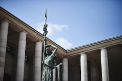 Escultura en el Palais de Tokyo.