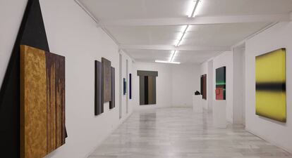 Vista de la exposición de homenaje al Museo de Arte Abstracto de Cuenca en la galería Juana de Aizpuru.
