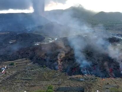 Vuelo de reconocimiento de la UME para comprobar el alcance de la lava en La Palma