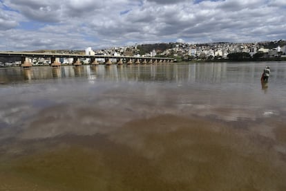 Turbidez do Rio Doce na cidade de Colatina, no Espírito Santo, já voltou ao normal, mas ainda há dúvidas sobre a qualidade da água.