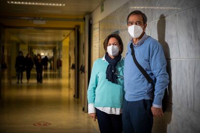 DVD 1135. Madrid, 24/11/2022. Relatos de pacientes que se les ha colocado un corazón mecánico. En la foto, José Maria Ayerbe Irizar, 66 años y Consuelo Caselles Herrero, 64. (Foto: JUAN BARBOSA)