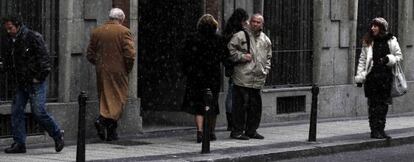 Frío y agua-nieve, ayer en Madrid.