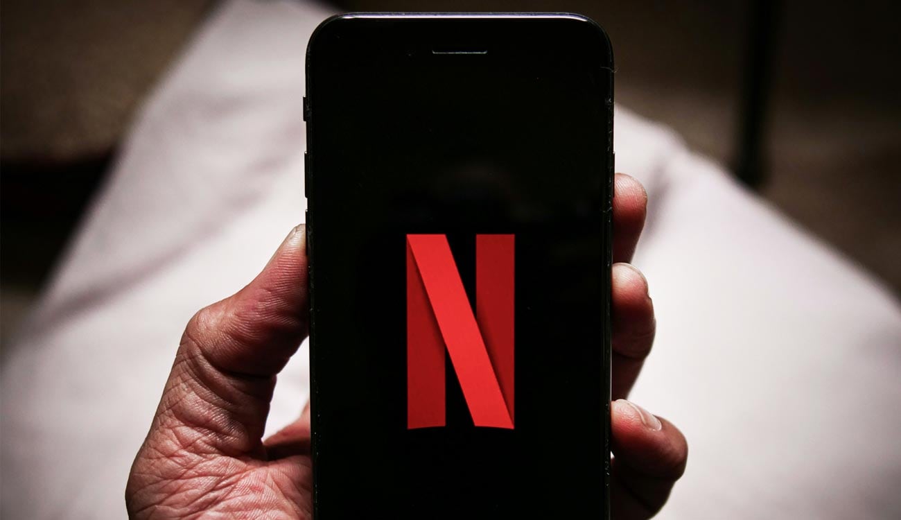 Logo de Netflix en un móvil