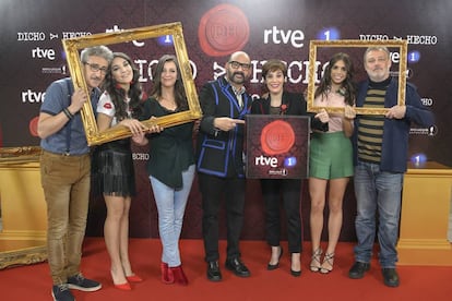 David Fernández, Leonor Lavado, Goizalde Núñez, José Corbacho, Anabel Alonso, Elena Furiase y Pablo Carbonell en la presentación de 'Dicho y hecho'.