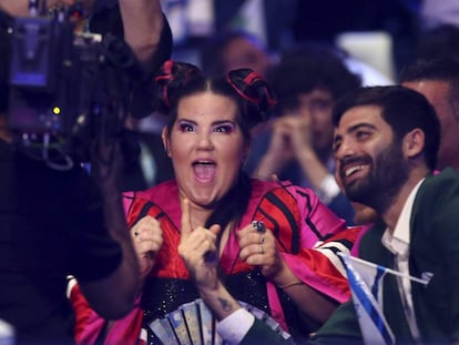 La representante de Israel celebra su primer puesto en Eurovisión 2018.