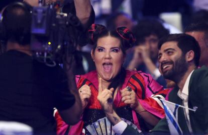 La representante de Israel celebra su primer puesto en Eurovisión 2018.