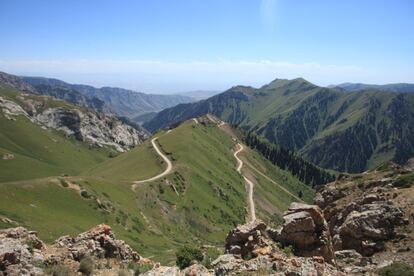 Kavafis pedía en su Itaca que “tu camino sea largo, rico en experiencias, en conocimientos”, y esto es precisamente lo que ofrece la Ruta de la Seda, a través de paisajes que dejan sin aliento.