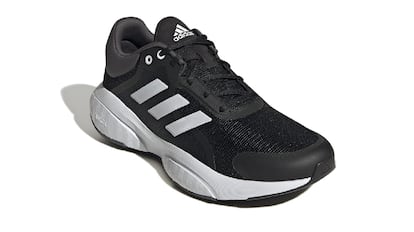 Elegantes y sobrias, estas zapatillas son perfectas para regalar sin miedo a equivocarse. ADIDAS.