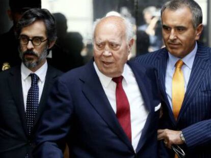 Álvaro Lapuerta, con su hijo y su abogado.