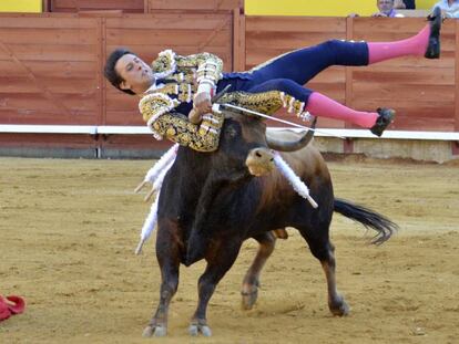 Andr&eacute;s Roca Rey en la feria de San Antol&iacute;n de Palencia este jueves.