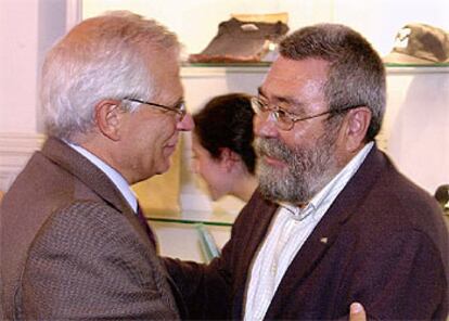 José Borrell, presidente del Parlamento Europeo, y Cándido Méndez, líder de UGT, en un coloquio ayer en San Sebastián.