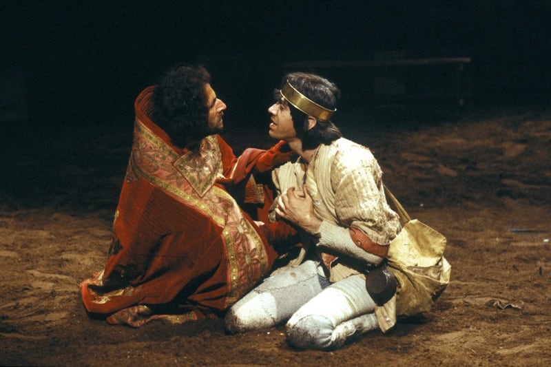 Fermi Reixach (izquierda) y Josep Maria Flotats en el 'Eduard II' del Teatre Lliure dirigido por Lluís Pasqual.