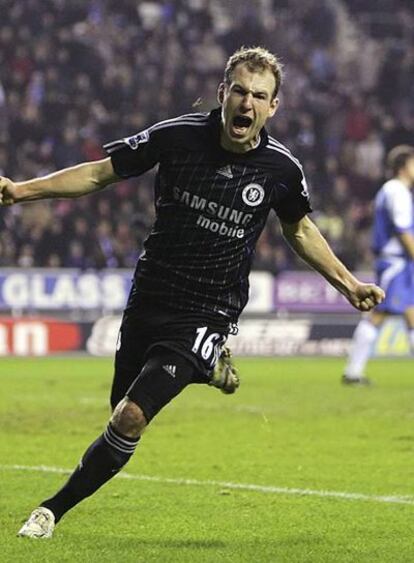 Robben celebra un gol con el Chelsea