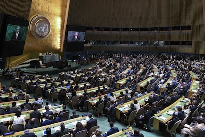 “La comunidad global está desintegrándose" advierte Antonio Guterres en su primera intervención como secretario general ante la Asamblea General de las Naciones Unidas. Apoya que "el temor al peligro nuclear" es el mayor desde la Guerra Fría y critica con dureza la política de puertas cerradas a la migración.