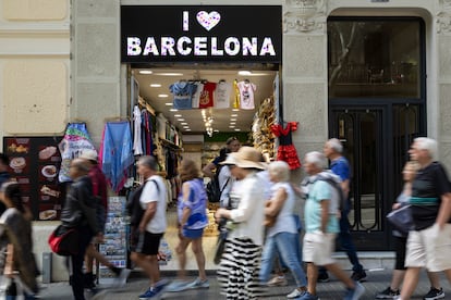 Turistas en la zona de la Sagrada Familia, en Barcelona.