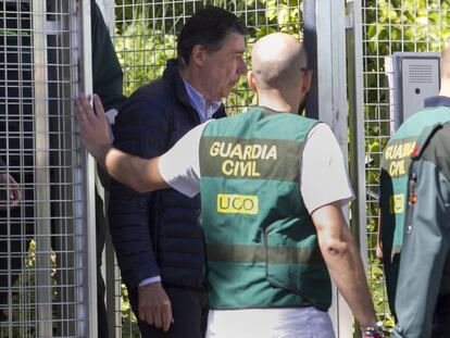 El expresidente de la Comunidad de Madrid Ignacio Gonz&aacute;lez, tras su detenci&oacute;n el pasado abril.